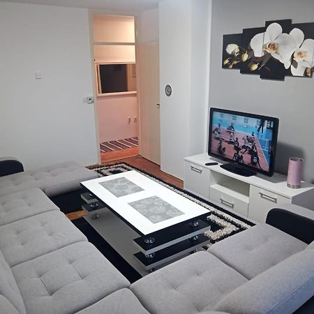 Near Sarajevo Airport Apartment ภายนอก รูปภาพ